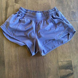 Lululemon Hotty Hot Low Rise Short 2.5"